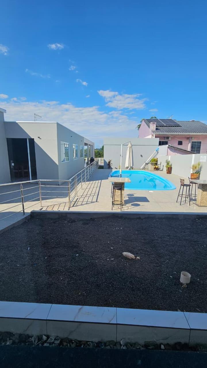 Suíte com Vista para a Piscina